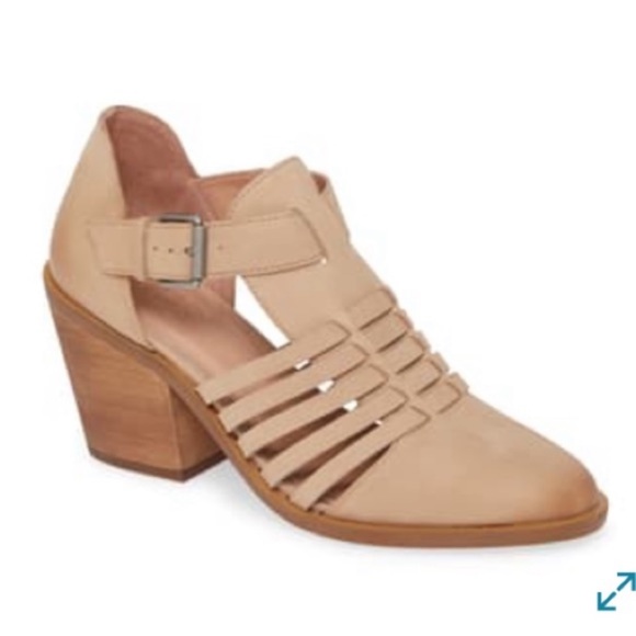 Caslon Sadie Leather Cut Out Heels - Picture 11 of 11